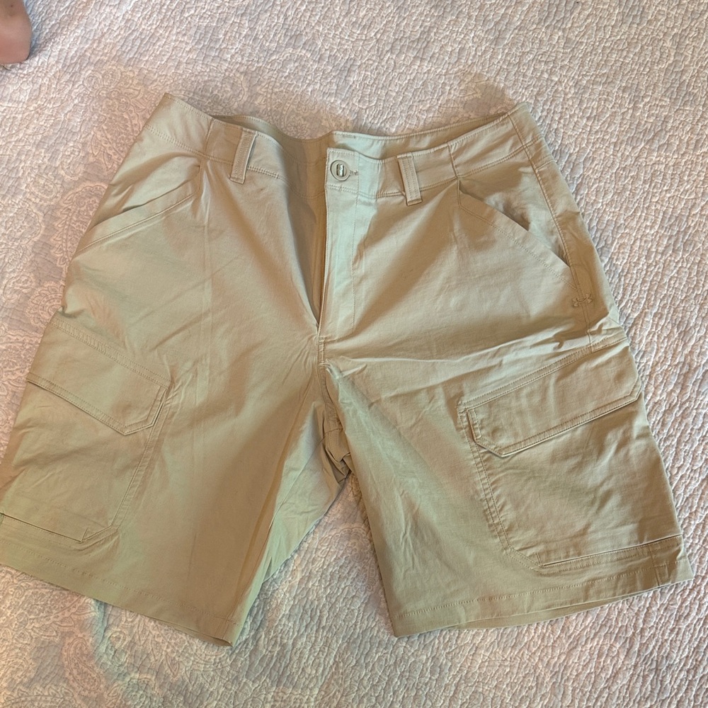Under Armour Men's Beige Cargo Shorts